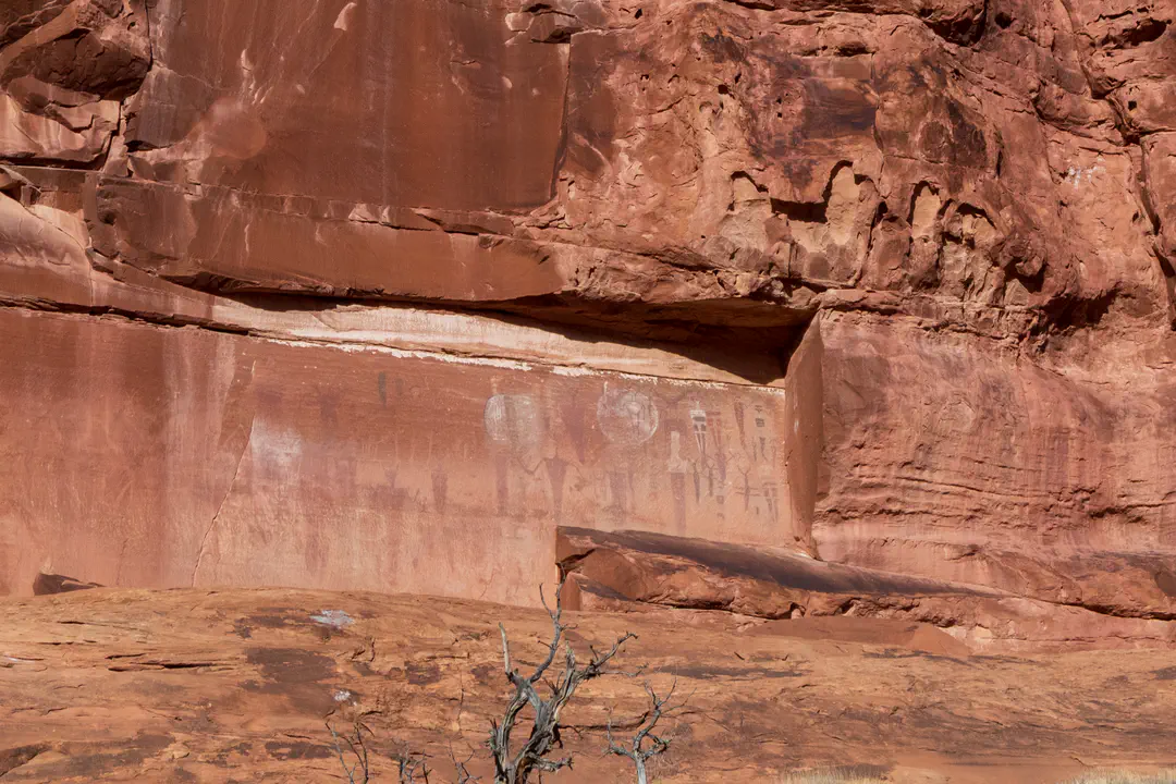 /img/Eeyore_Moab_Courthouse_Wash_Rock_Art/Eeyoree-Moab-143.png