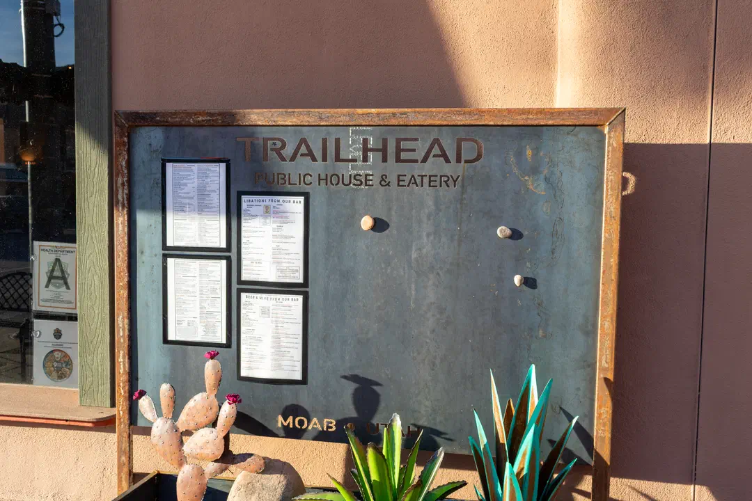 /img/Eeyore_Moab_day_one_days_end/Eeyoree-Moab-59.png