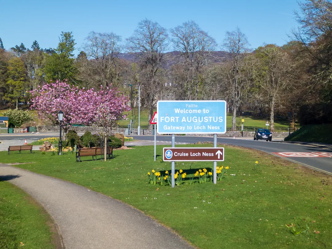 /img/ScotLand_Fort_Augustus/ScottLand-216.png