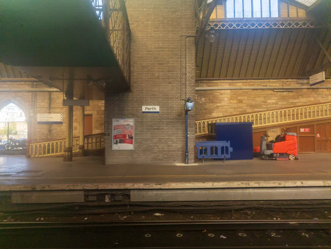 /img/ScotLand_Train_to_Edinburgh/ScottLand-343.png