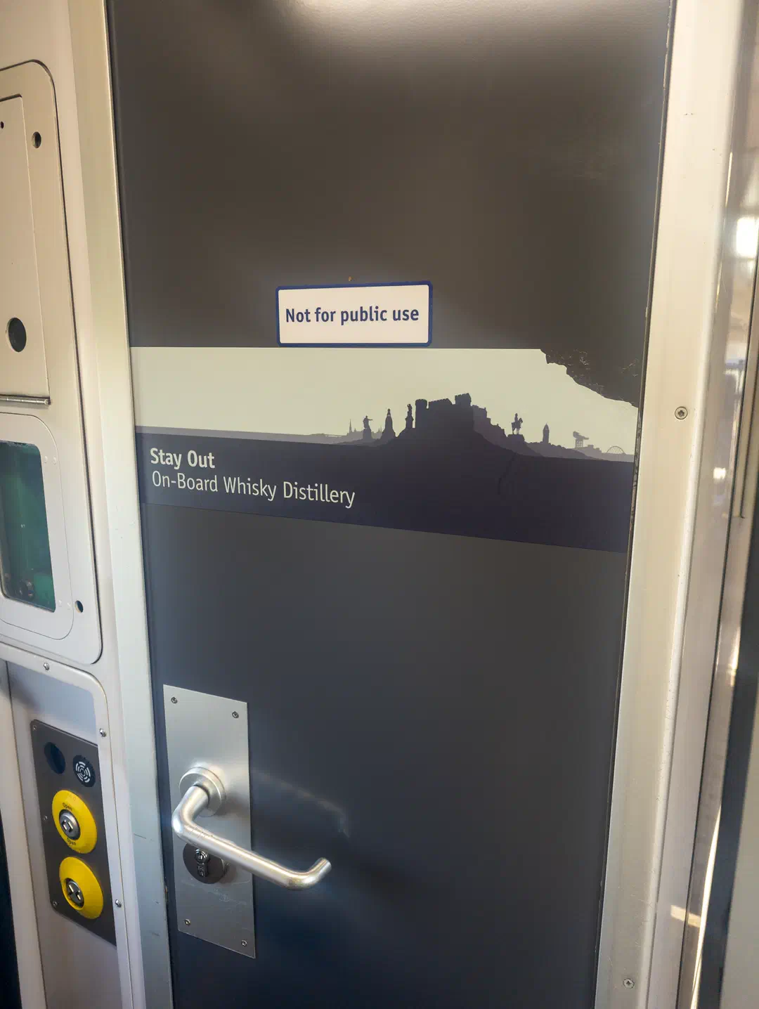 /img/ScotLand_Train_to_Edinburgh/ScottLand-348.png
